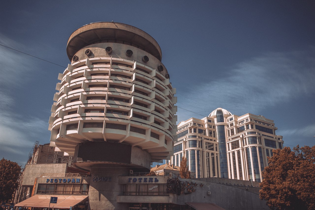 Верховний Суд скасував арешт майна готелю «Салют» у спорі з НБУ та визнав незаконними дії державного виконавця - background image