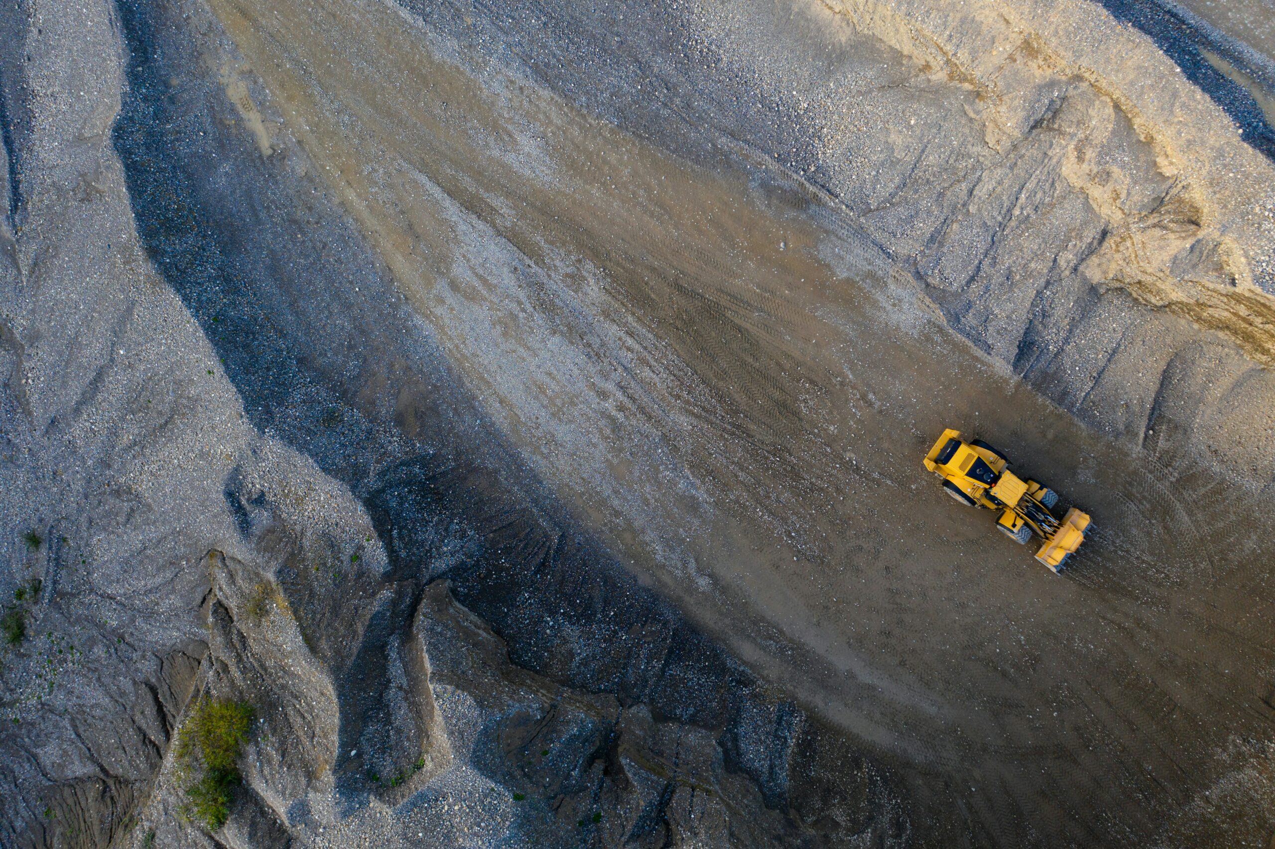 Legal Framework for Subsoil Use in Ukraine: Opportunities for Investors and Key Risks - background image