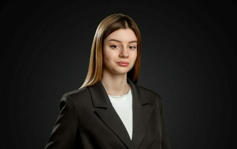 Ковальчук Юлия Валериевна, Юрист